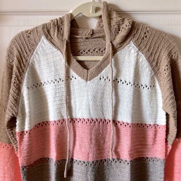 NWOT women’s sweater hoodie size small - Picture 2 of 5